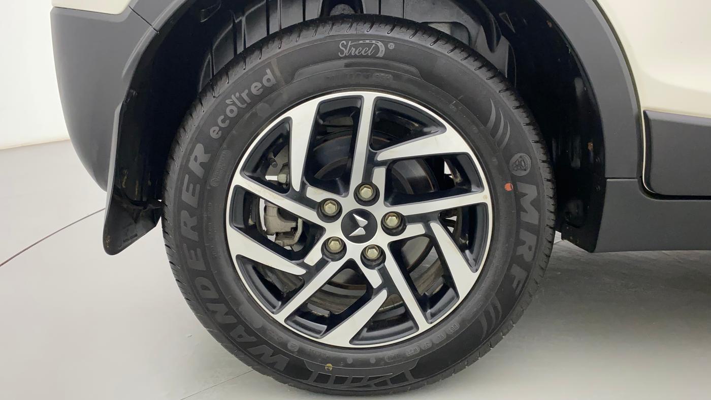 2022 Mahindra XUV300 W8 (O) 1.2 PETROL, Petrol, Manual, 2,398 km, Right Rear Wheel