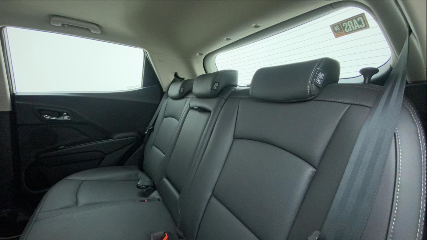 2022 Mahindra XUV300 W8 (O) 1.2 PETROL, Petrol, Manual, 2,398 km, Right Side Rear Door Cabin
