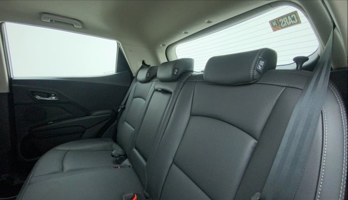 2022 Mahindra XUV300 W8 (O) 1.2 PETROL, Petrol, Manual, 2,398 km, Right Side Rear Door Cabin