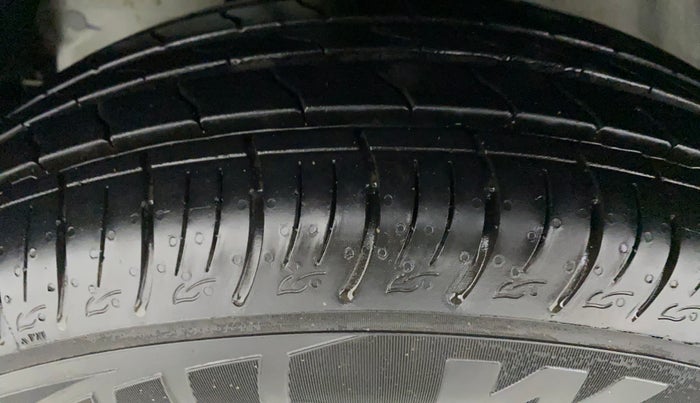 2022 Mahindra XUV300 W8 (O) 1.2 PETROL, Petrol, Manual, 2,398 km, Left Front Tyre Tread