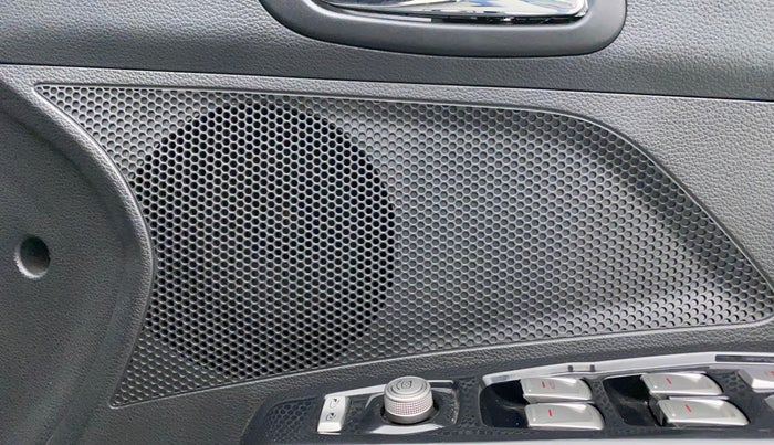 2022 Mahindra XUV300 W8 (O) 1.2 PETROL, Petrol, Manual, 2,398 km, Speaker