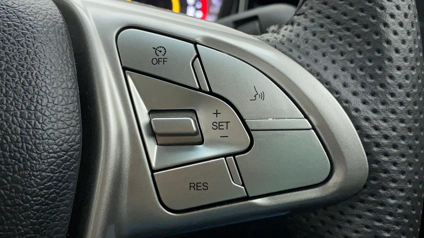 2022 Mahindra XUV300 W8 (O) 1.2 PETROL, Petrol, Manual, 2,398 km, Adaptive Cruise Control