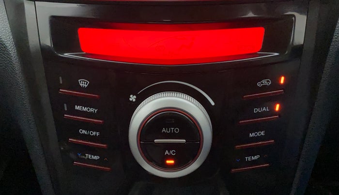2022 Mahindra XUV300 W8 (O) 1.2 PETROL, Petrol, Manual, 2,398 km, Automatic Climate Control