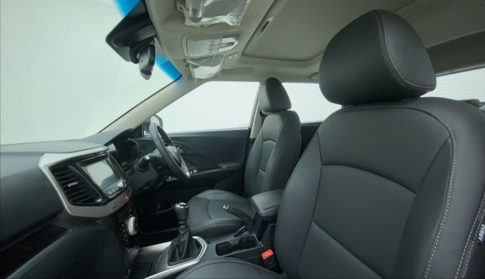 2022 Mahindra XUV300 W8 (O) 1.2 PETROL, Petrol, Manual, 2,398 km, Right Side Front Door Cabin