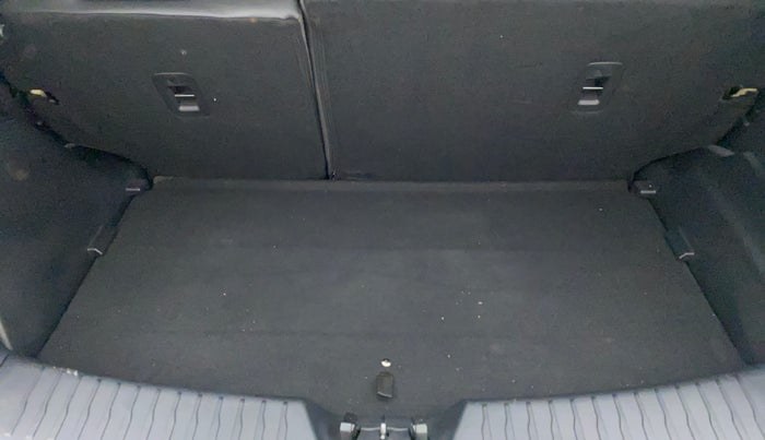 2022 Mahindra XUV300 W8 (O) 1.2 PETROL, Petrol, Manual, 2,398 km, Boot Inside