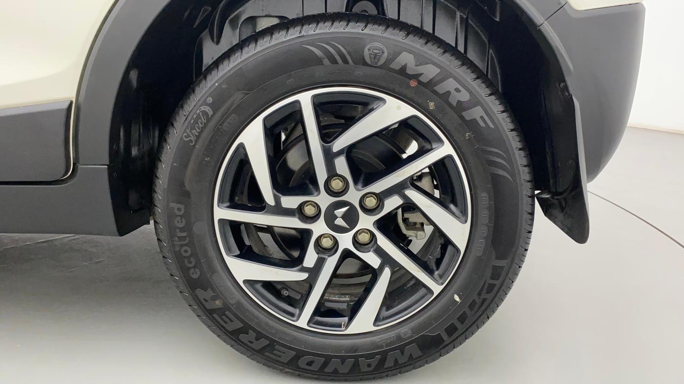 2022 Mahindra XUV300 W8 (O) 1.2 PETROL, Petrol, Manual, 2,398 km, Left Rear Wheel