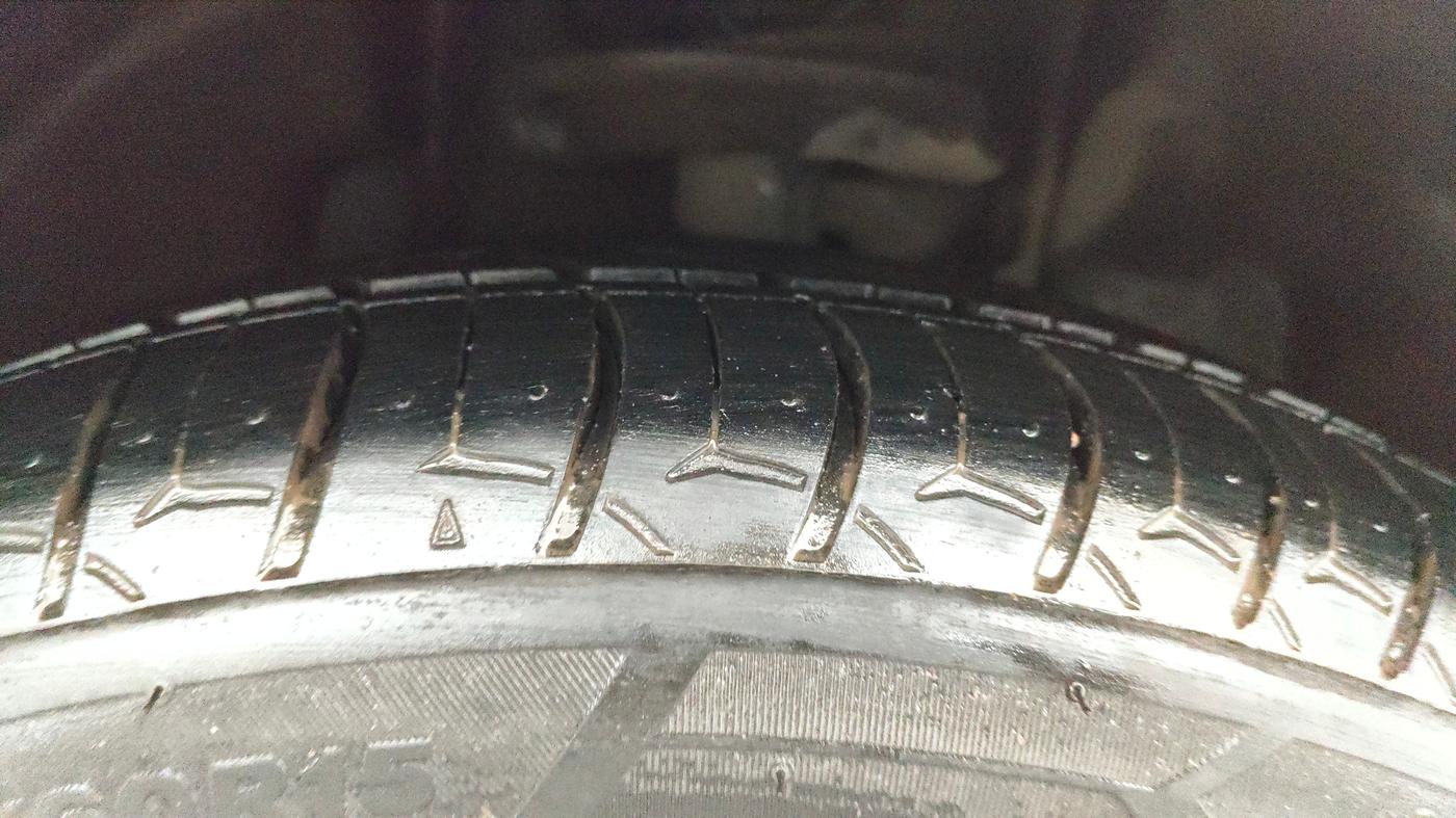 2021 Tata TIGOR XZA PLUS PETROL, Petrol, Automatic, 82,174 km, Right Front Tyre Tread