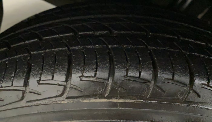 2012 Toyota Etios Liva G, Petrol, Manual, 20,432 km, Left Front Tyre Tread