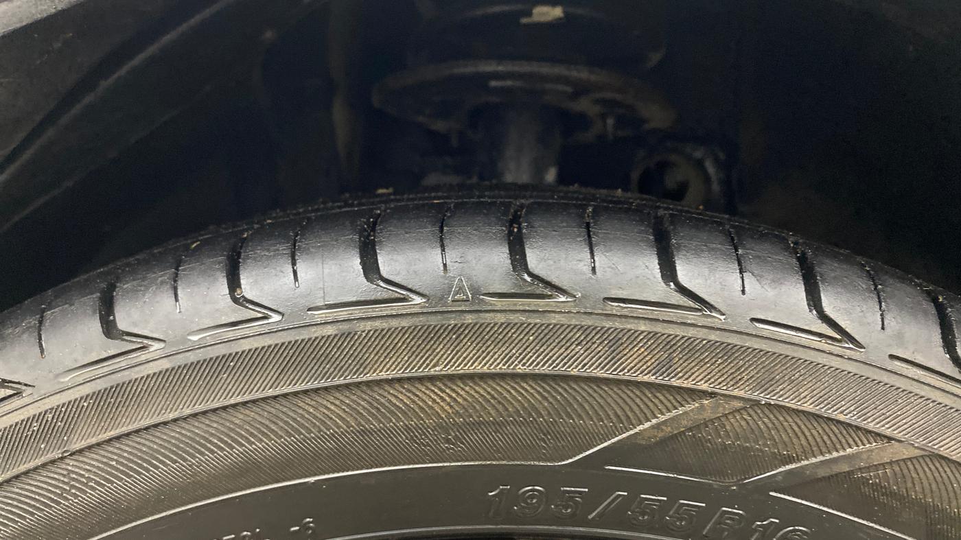 2017 Maruti Baleno ZETA CVT PETROL 1.2, Petrol, Automatic, 1,03,084 km, Left Front Tyre Tread