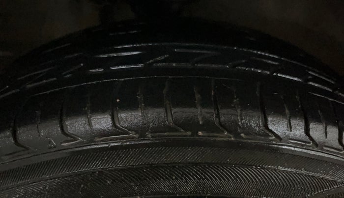 2018 Maruti Alto 800 LXI CNG, CNG, Manual, 57,223 km, Right Front Tyre Tread