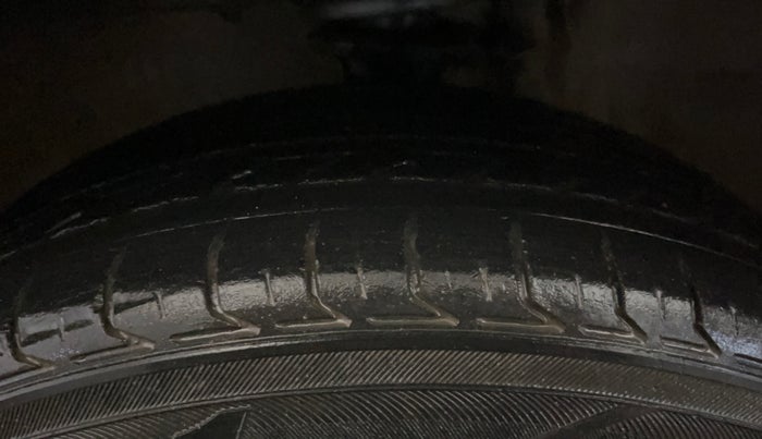 2018 Maruti Alto 800 LXI CNG, CNG, Manual, 57,223 km, Left Front Tyre Tread