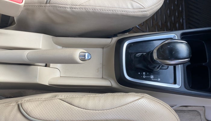 2017 Maruti Swift Dzire VDI, Diesel, Manual, 79,764 km, Gear Lever