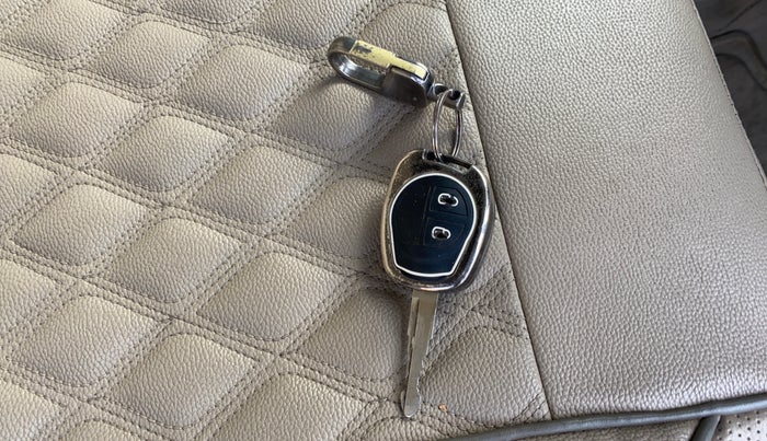 2017 Maruti Swift Dzire VDI, Diesel, Manual, 79,764 km, Key Close Up