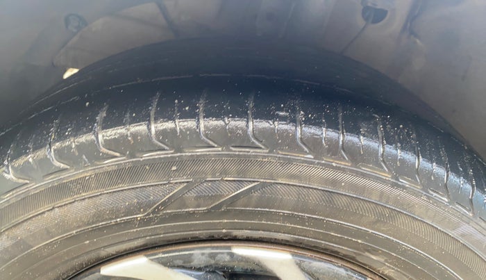 2017 Maruti Swift Dzire VDI, Diesel, Manual, 79,764 km, Left Front Tyre Tread