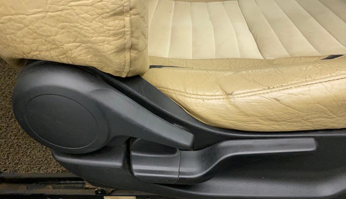 2018 Honda Amaze 1.2L I-VTEC S, CNG, Manual, 1,22,223 km, Driver Side Adjustment Panel