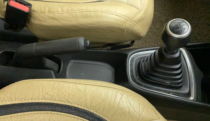 2018 Honda Amaze 1.2L I-VTEC S, CNG, Manual, 1,22,223 km, Gear Lever