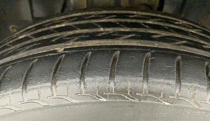 2021 Nissan MAGNITE XE, Petrol, Manual, 21,056 km, Left Front Tyre Tread