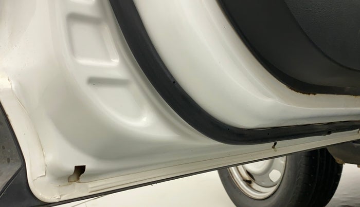 2021 Nissan MAGNITE XE, Petrol, Manual, 21,056 km, Front passenger door - Slight discoloration