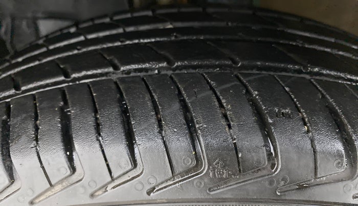 2021 Maruti New Wagon-R 1.0 Lxi (o) cng, CNG, Manual, 22,256 km, Left Front Tyre Tread