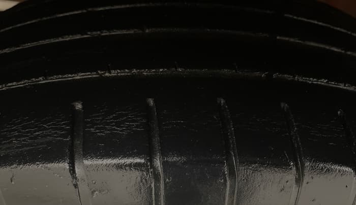 2018 Maruti Swift ZXI, Petrol, Manual, 62,641 km, Left Front Tyre Tread