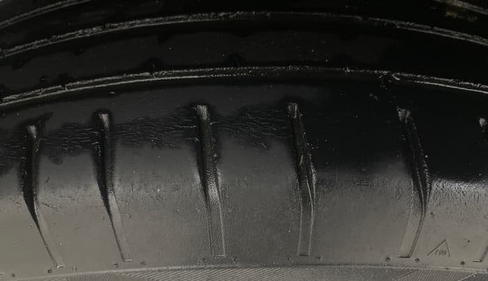 2018 Maruti Swift ZXI, Petrol, Manual, 62,641 km, Right Rear Tyre Tread
