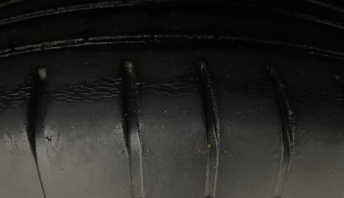 2018 Maruti Swift ZXI, Petrol, Manual, 62,641 km, Right Front Tyre Tread