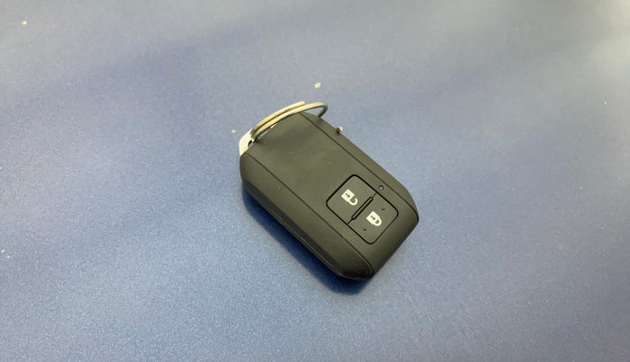 2020 Maruti Baleno ZETA CVT PETROL 1.2, Petrol, Automatic, 33,448 km, Key Close Up