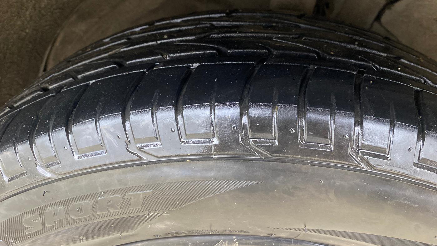 2020 MG HECTOR PLUS SHARP 1.5 PETROL TURBO DCT 6-STR, Petrol, Automatic, 72,106 km, Right Front Tyre Tread