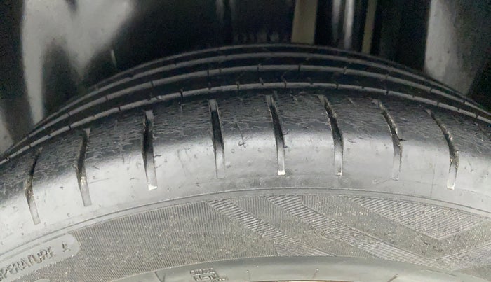 2018 Maruti Ciaz ALPHA 1.5 SHVS PETROL, Petrol, Manual, 55,980 km, Left Rear Tyre Tread
