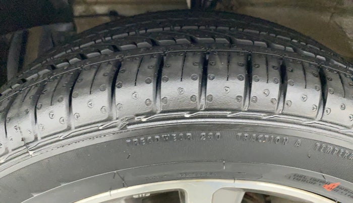 2018 Maruti Ciaz ALPHA 1.5 SHVS PETROL, Petrol, Manual, 55,980 km, Left Front Tyre Tread