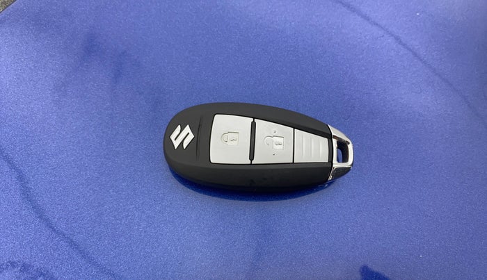 2017 Maruti Baleno ZETA PETROL 1.2, Petrol, Manual, 49,900 km, Key Close Up