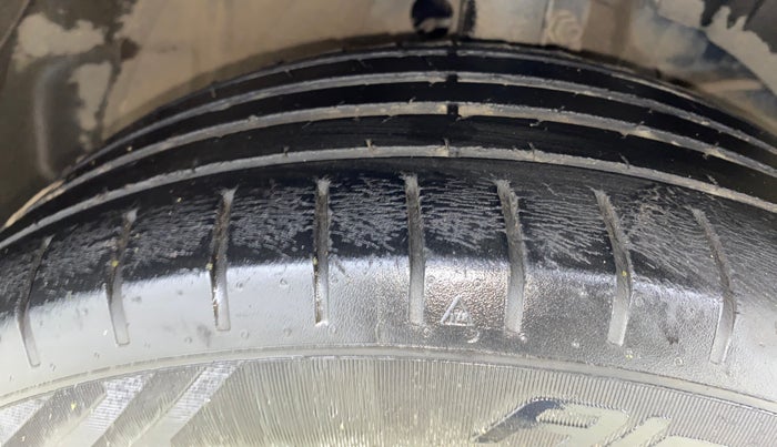 2017 Maruti Baleno ZETA PETROL 1.2, Petrol, Manual, 49,900 km, Right Front Tyre Tread