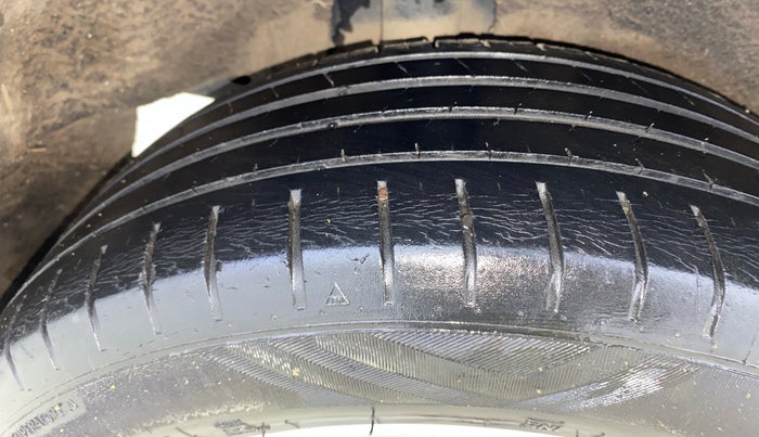 2017 Maruti Baleno ZETA PETROL 1.2, Petrol, Manual, 49,900 km, Right Rear Tyre Tread