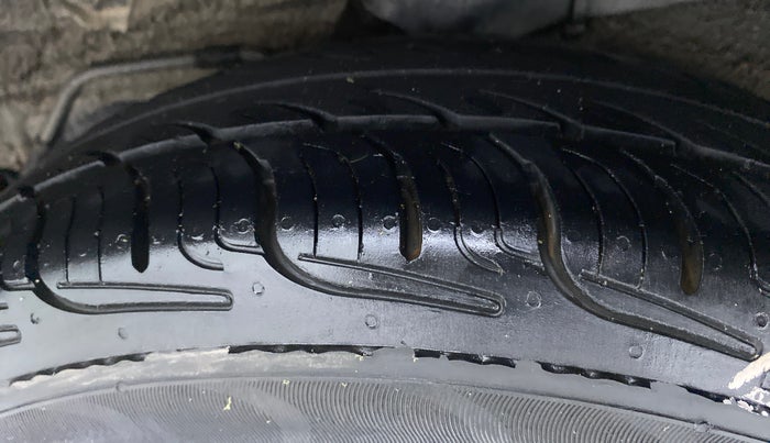 2009 Hyundai i10 SPORTZ 1.2, Petrol, Manual, 1,06,440 km, Left Rear Tyre Tread