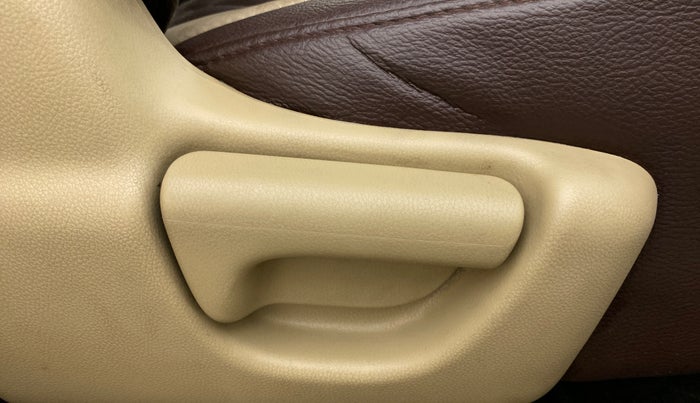 2012 Honda Brio 1.2 E MT I VTEC, CNG, Manual, 64,391 km, Driver Side Adjustment Panel