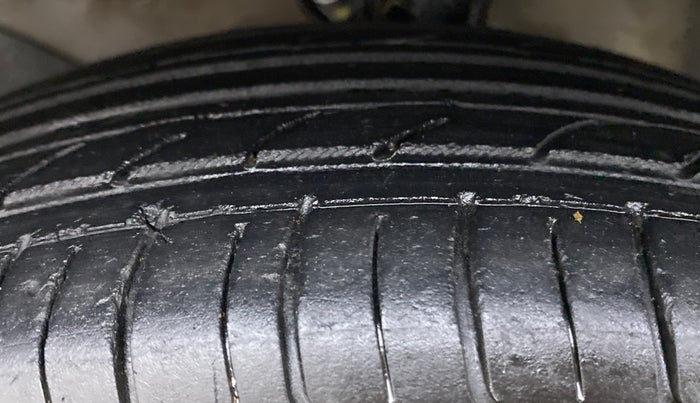 2012 Honda Brio 1.2 E MT I VTEC, CNG, Manual, 64,391 km, Left Front Tyre Tread