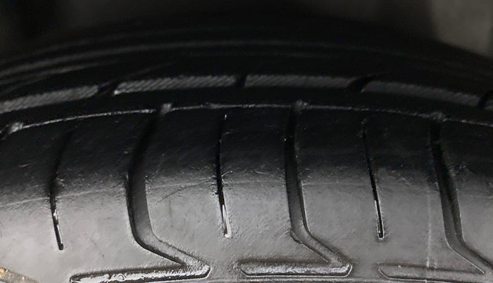 2012 Honda Brio 1.2 E MT I VTEC, CNG, Manual, 64,391 km, Right Rear Tyre Tread