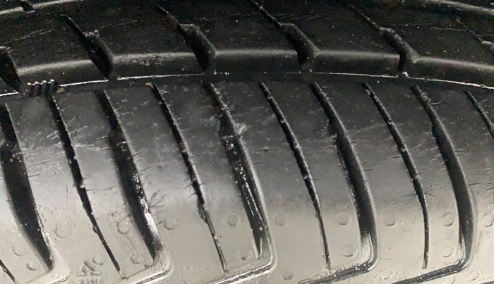 2016 Renault Kwid RXT 0.8, Petrol, Manual, 69,005 km, Left Rear Tyre Tread