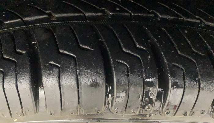 2016 Renault Kwid RXT 0.8, Petrol, Manual, 69,005 km, Right Front Tyre Tread