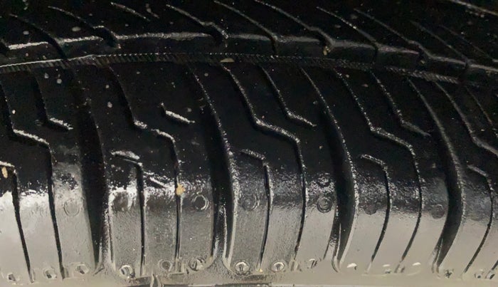 2016 Renault Kwid RXT 0.8, Petrol, Manual, 69,005 km, Right Rear Tyre Tread