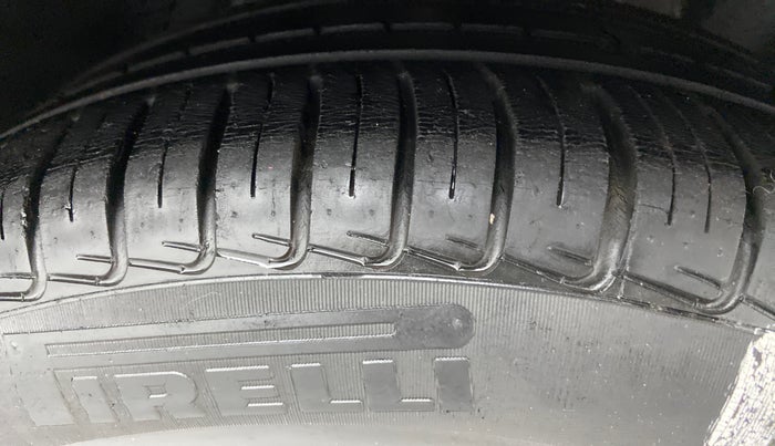 2013 Jaguar XF 2.2 DIESEL, Diesel, Automatic, 29,377 km, Right Rear Tyre Tread
