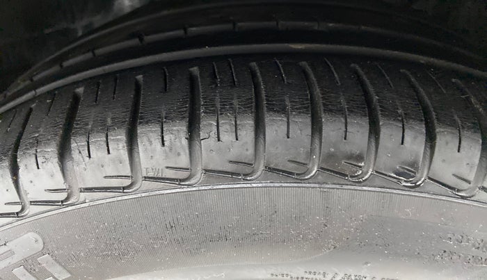 2013 Jaguar XF 2.2 DIESEL, Diesel, Automatic, 29,377 km, Left Front Tyre Tread