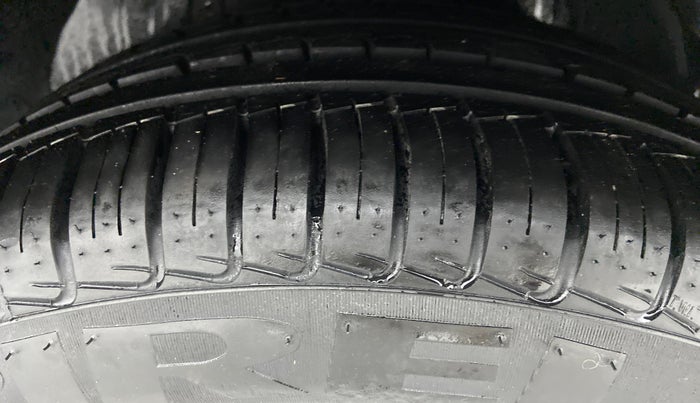 2013 Jaguar XF 2.2 DIESEL, Diesel, Automatic, 29,377 km, Left Rear Tyre Tread