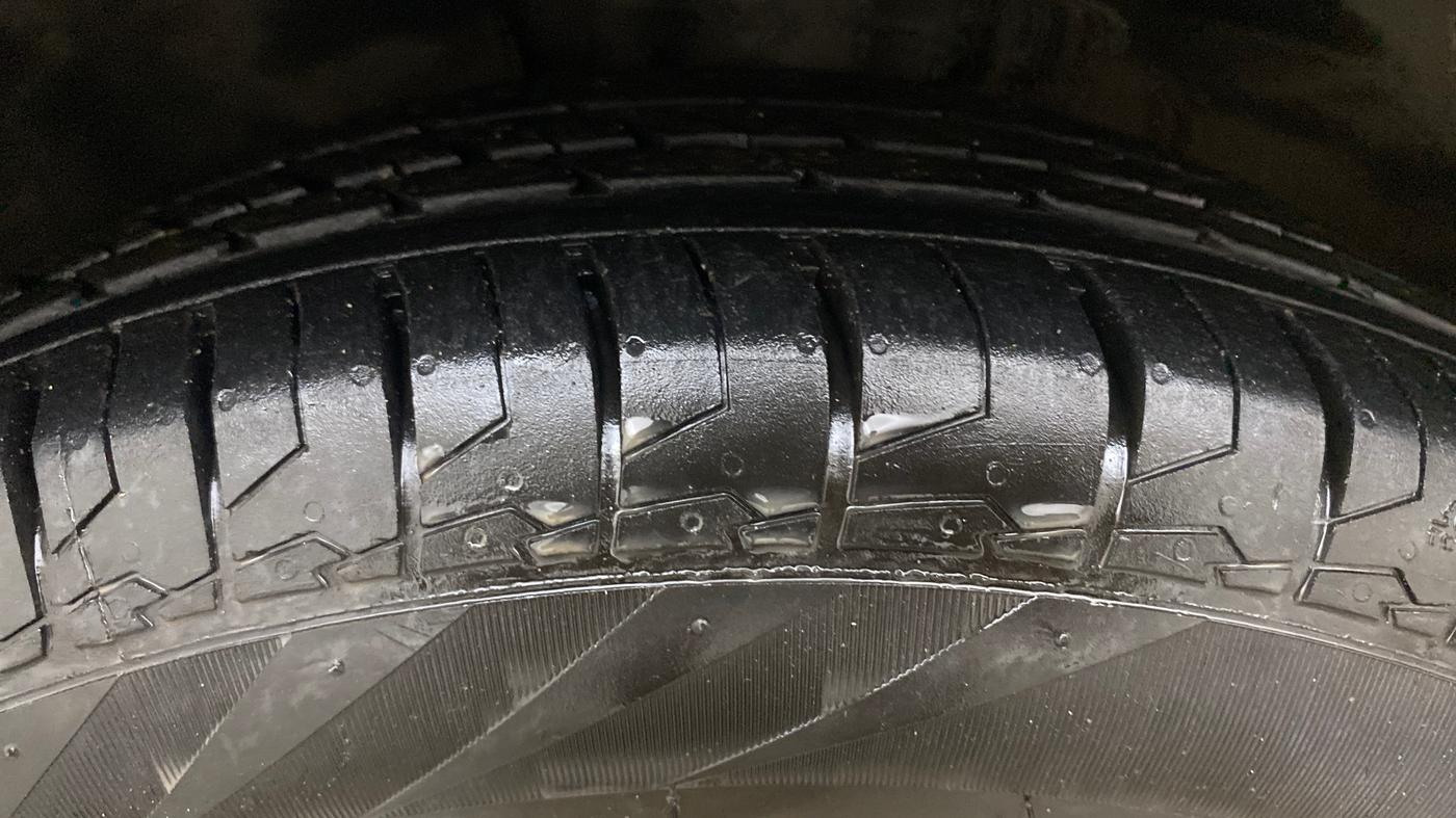 2016 Volkswagen Polo HIGHLINE1.2L, Petrol, Manual, 73,293 km, Left Front Tyre Tread