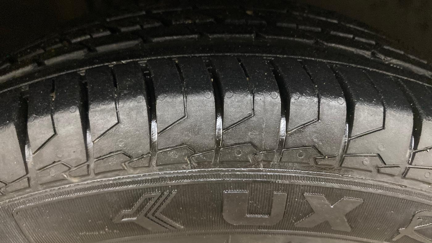 2016 Volkswagen Polo HIGHLINE1.2L, Petrol, Manual, 73,293 km, Right Front Tyre Tread