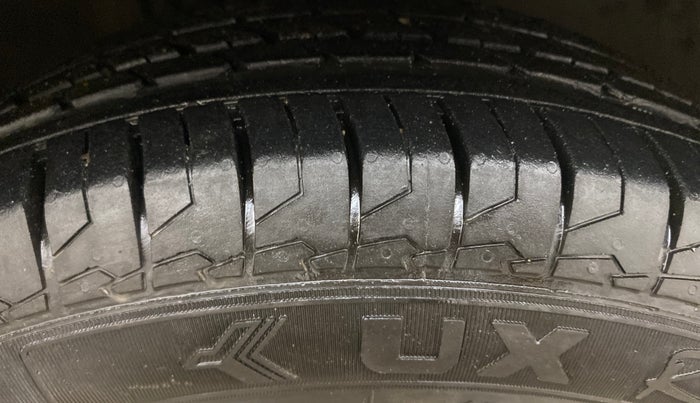 2016 Volkswagen Polo HIGHLINE1.2L, Petrol, Manual, 73,293 km, Right Front Tyre Tread