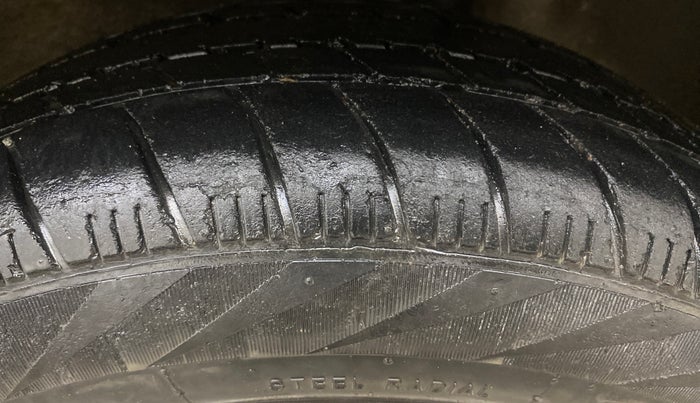 2016 Volkswagen Polo HIGHLINE1.2L, Petrol, Manual, 73,293 km, Left Rear Tyre Tread