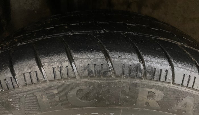 2016 Volkswagen Polo HIGHLINE1.2L, Petrol, Manual, 73,293 km, Right Rear Tyre Tread