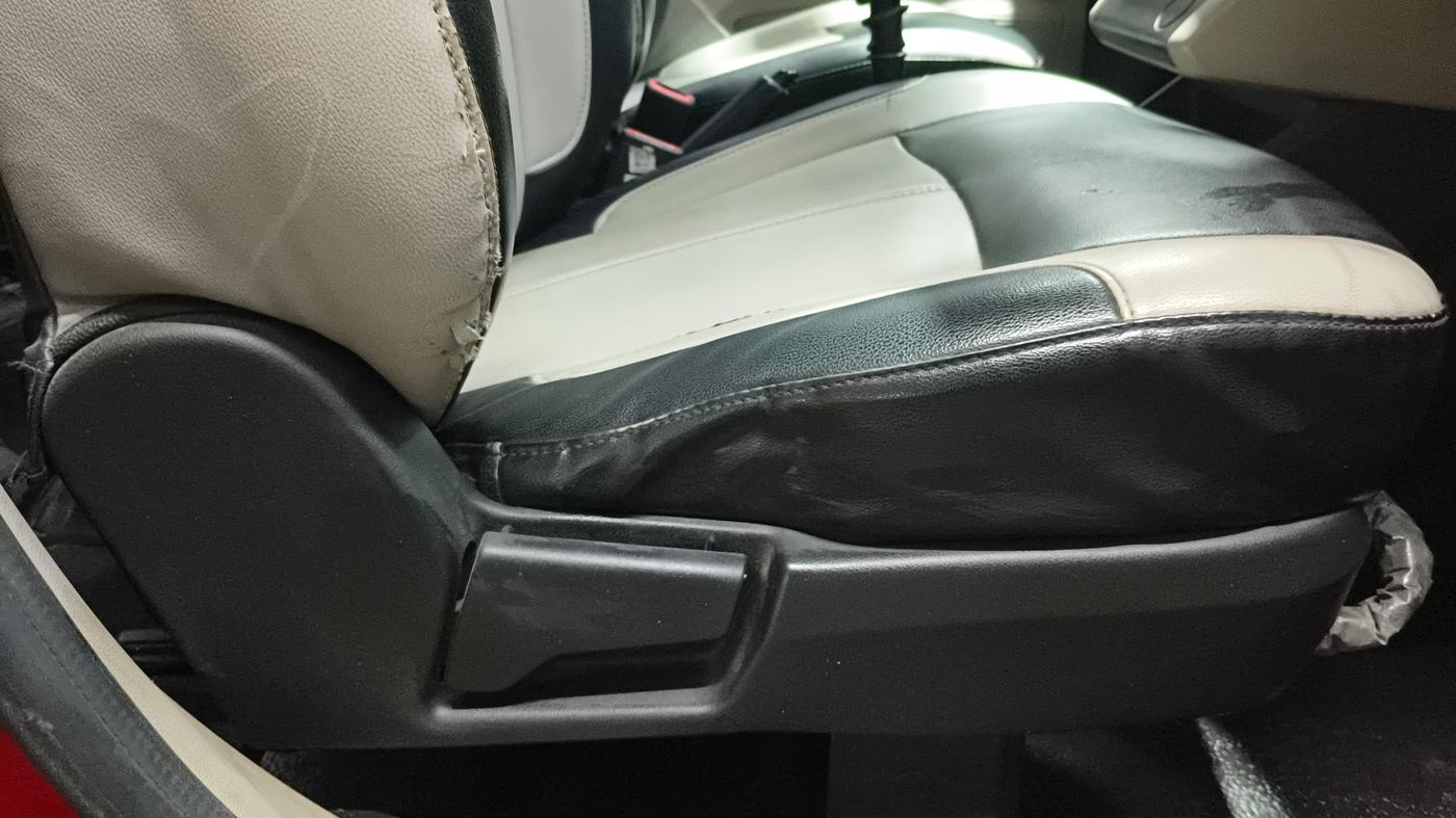 2019 Renault TRIBER RXL MT, Petrol, Manual, 99,757 km, Driver Side Adjustment Panel