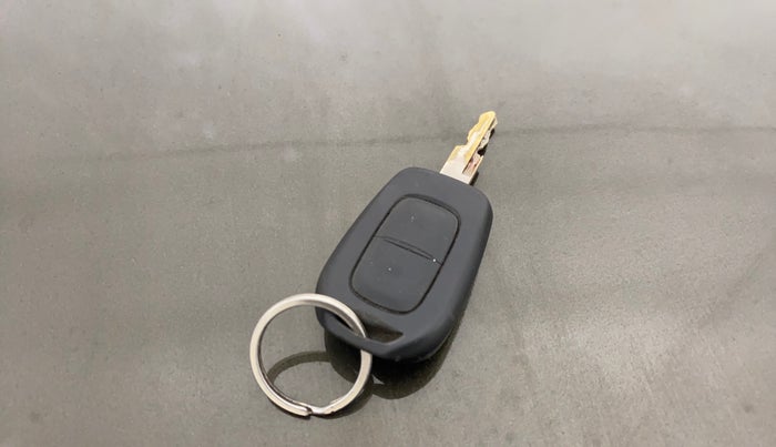 2016 Renault Kwid RXT 0.8 (O), Petrol, Manual, 83,009 km, Key Close Up